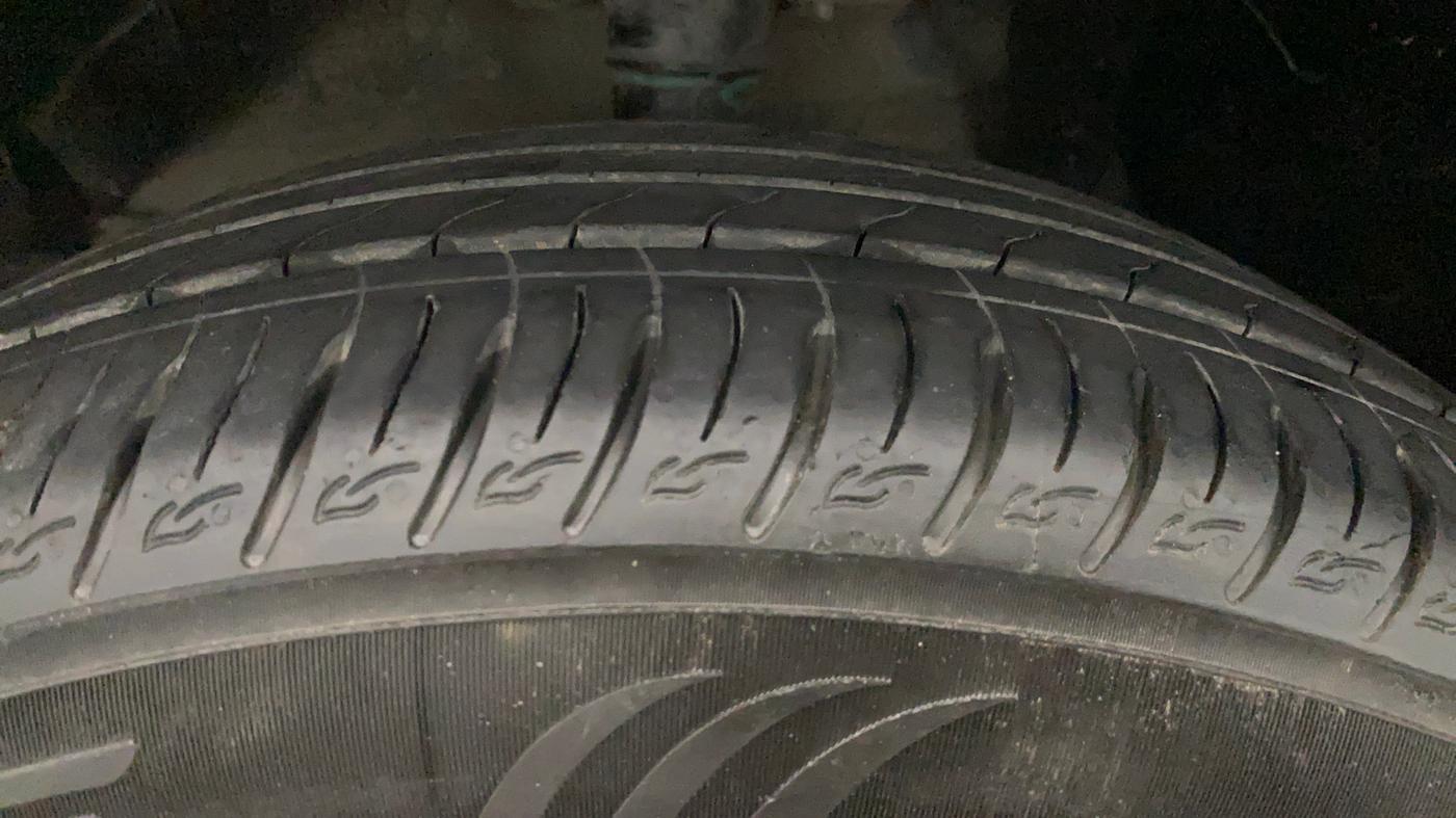 2016 Maruti Vitara Brezza ZDI PLUS, Diesel, Manual, 1,11,061 km, Left Front Tyre Tread