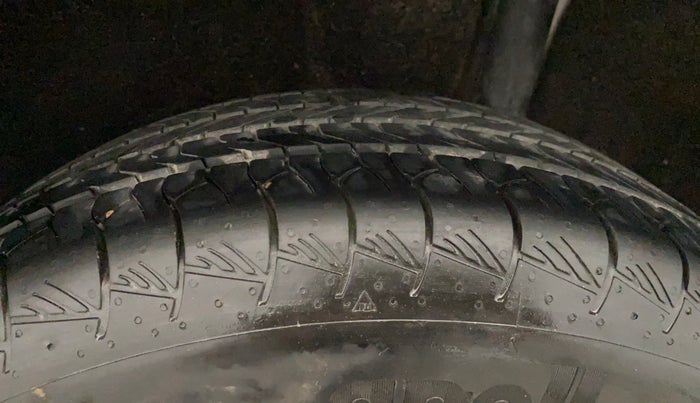 2016 Maruti Vitara Brezza ZDI PLUS, Diesel, Manual, 1,11,061 km, Left Rear Tyre Tread