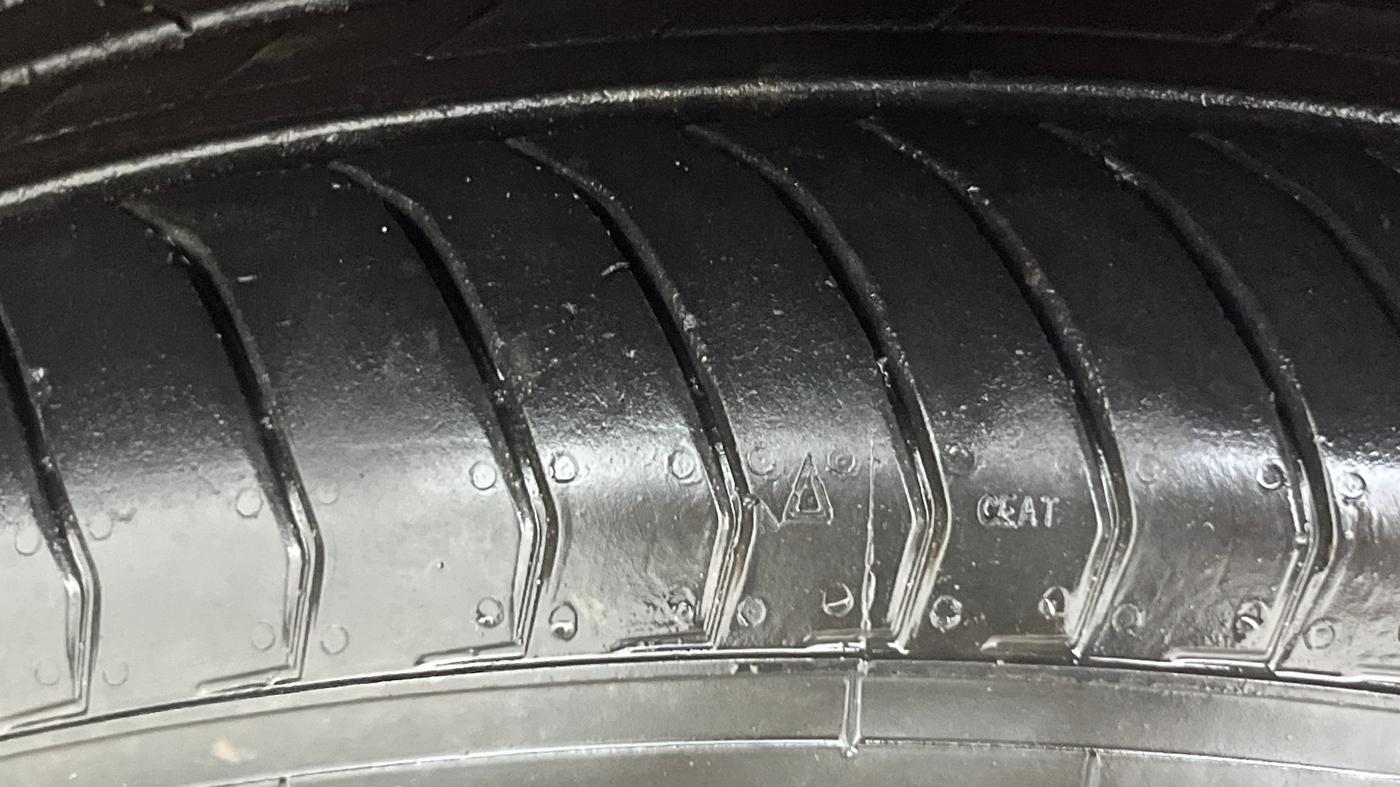 2021 MG HECTOR SHARP 1.5 DCT PETROL, Petrol, Automatic, 39,739 km, Left Front Tyre Tread