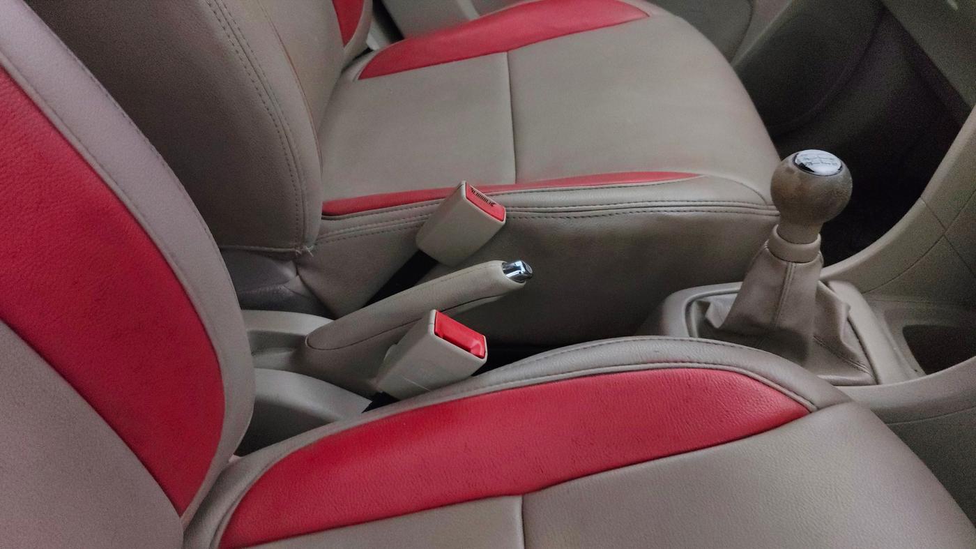 2013 Maruti Ertiga VXI, Petrol, Manual, 49,556 km, Gear Lever