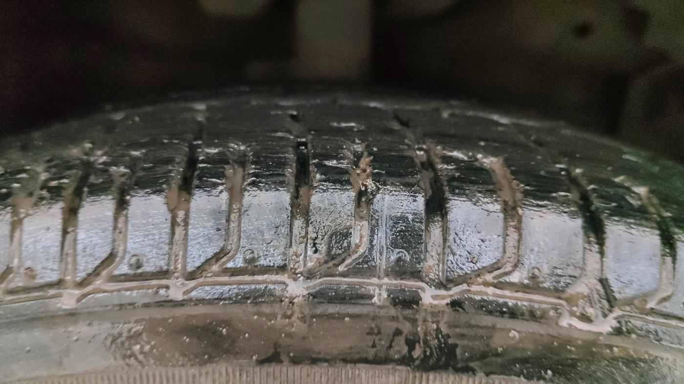 2013 Maruti Ertiga VXI, Petrol, Manual, 49,556 km, Right Front Tyre Tread