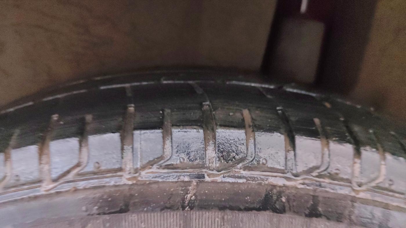 2013 Maruti Ertiga VXI, Petrol, Manual, 49,556 km, Left Rear Tyre Tread