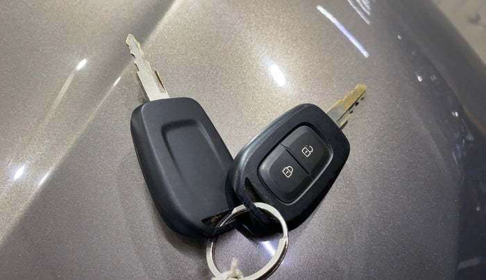 2018 Renault Kwid RXT 1.0 AMT (O), Petrol, Automatic, 14,764 km, Key Close Up