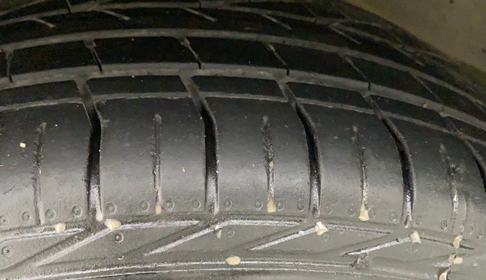 2018 Maruti Vitara Brezza VDI, Diesel, Manual, 99,561 km, Left Rear Tyre Tread