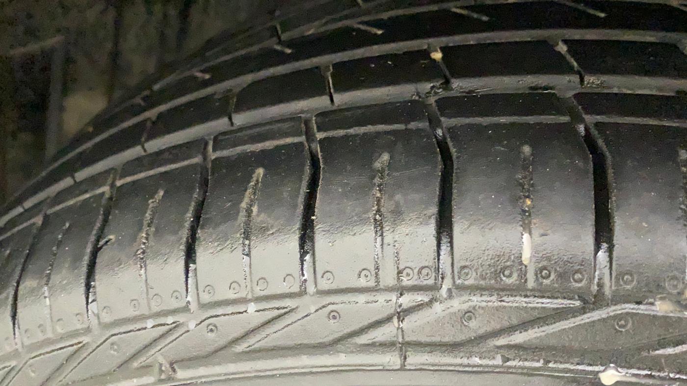 2018 Maruti Vitara Brezza VDI, Diesel, Manual, 99,561 km, Left Front Tyre Tread