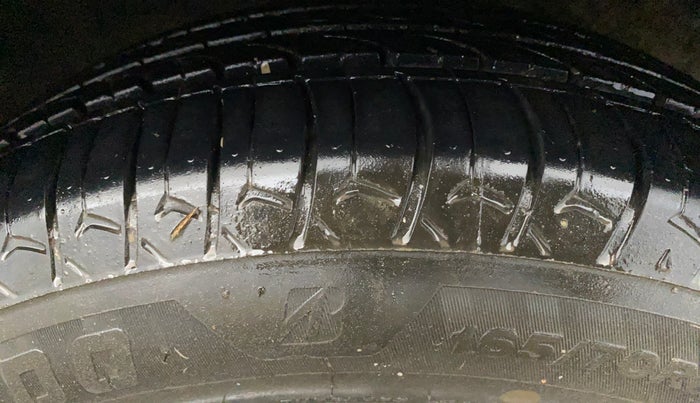 2016 Hyundai Grand i10 SPORTZ 1.2 KAPPA VTVT, Petrol, Manual, 76,656 km, Right Front Tyre Tread