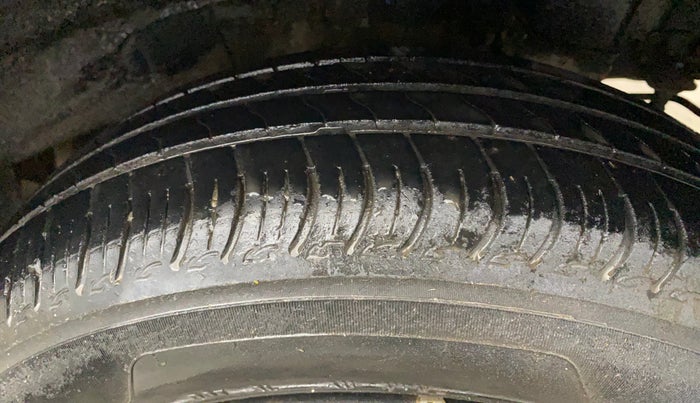 2016 Hyundai Grand i10 SPORTZ 1.2 KAPPA VTVT, Petrol, Manual, 76,656 km, Left Rear Tyre Tread