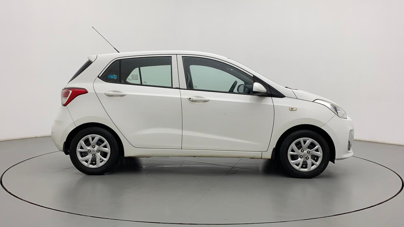 2017 Hyundai Grand i10 SPORTZ 1.2 KAPPA VTVT, CNG, Manual, 1,03,725 km, Right Side View