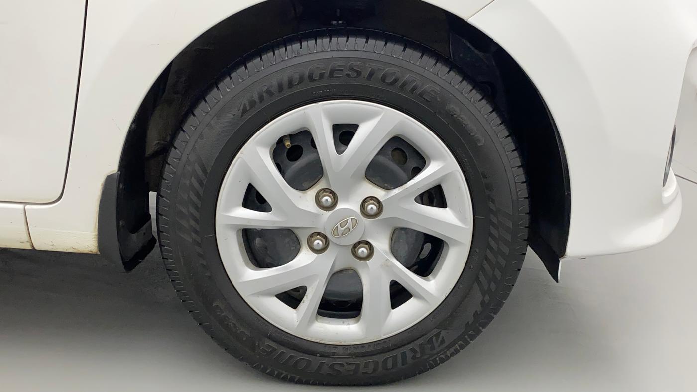 2017 Hyundai Grand i10 SPORTZ 1.2 KAPPA VTVT, CNG, Manual, 1,03,725 km, Right Front Wheel