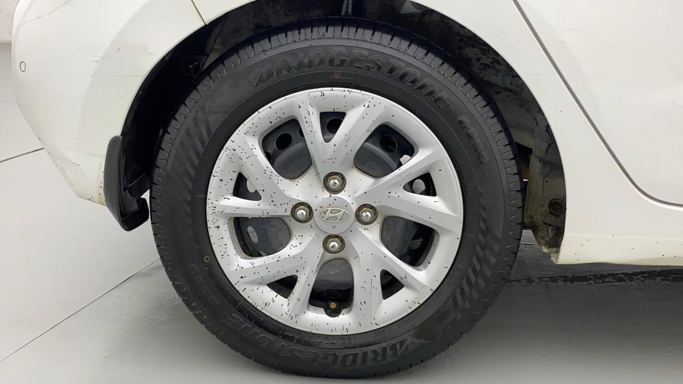 2017 Hyundai Grand i10 SPORTZ 1.2 KAPPA VTVT, CNG, Manual, 1,03,725 km, Right Rear Wheel