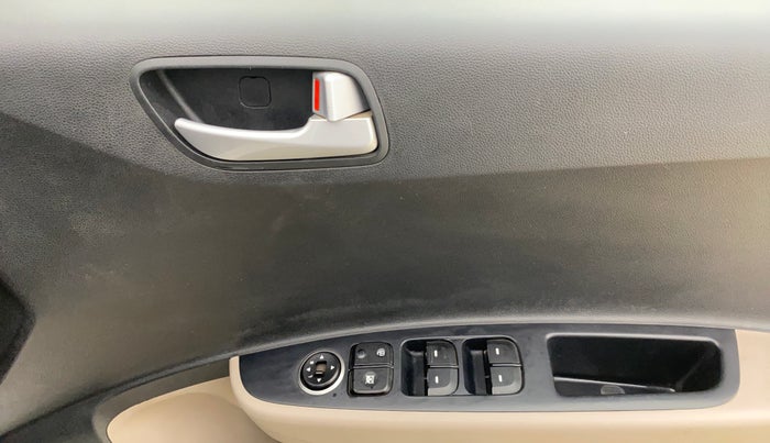 2017 Hyundai Grand i10 SPORTZ 1.2 KAPPA VTVT, CNG, Manual, 40,710 km, Driver Side Door Panels Control