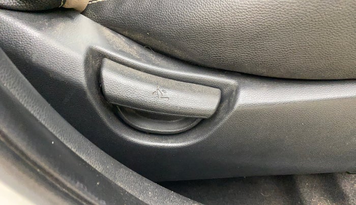 2017 Hyundai Grand i10 SPORTZ 1.2 KAPPA VTVT, CNG, Manual, 40,710 km, Driver Side Adjustment Panel