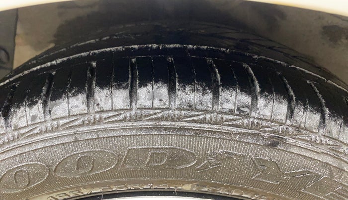 2017 Hyundai Grand i10 SPORTZ 1.2 KAPPA VTVT, CNG, Manual, 40,710 km, Right Rear Tyre Tread