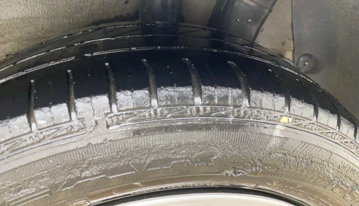 2017 Hyundai Grand i10 SPORTZ 1.2 KAPPA VTVT, CNG, Manual, 40,710 km, Left Rear Tyre Tread