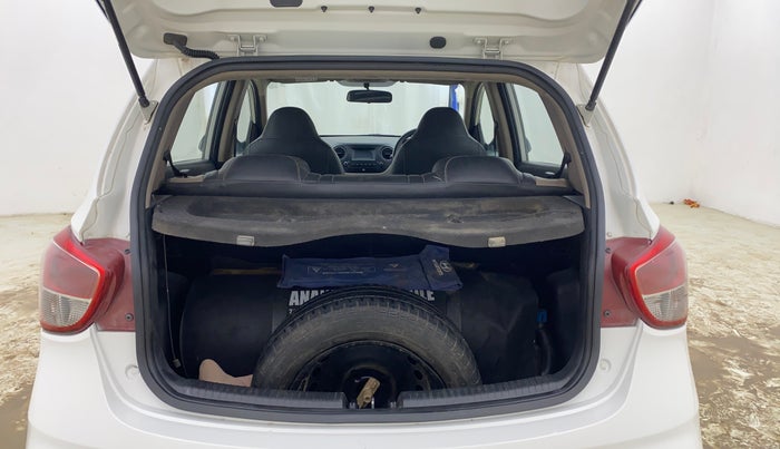 2017 Hyundai Grand i10 SPORTZ 1.2 KAPPA VTVT, CNG, Manual, 40,710 km, Boot Inside