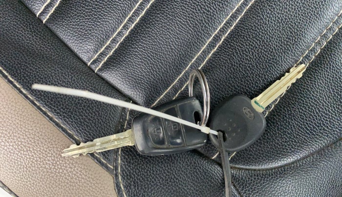 2017 Hyundai Grand i10 SPORTZ 1.2 KAPPA VTVT, CNG, Manual, 40,710 km, Key Close Up