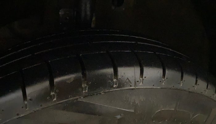 2017 Maruti Dzire VXI, Petrol, Manual, 79,014 km, Left Front Tyre Tread