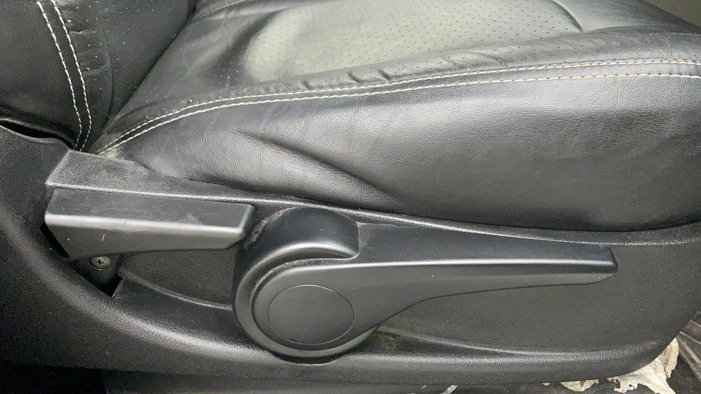2017 Tata Tiago XZA PETROL, Petrol, Automatic, 82,422 km, Driver Side Adjustment Panel