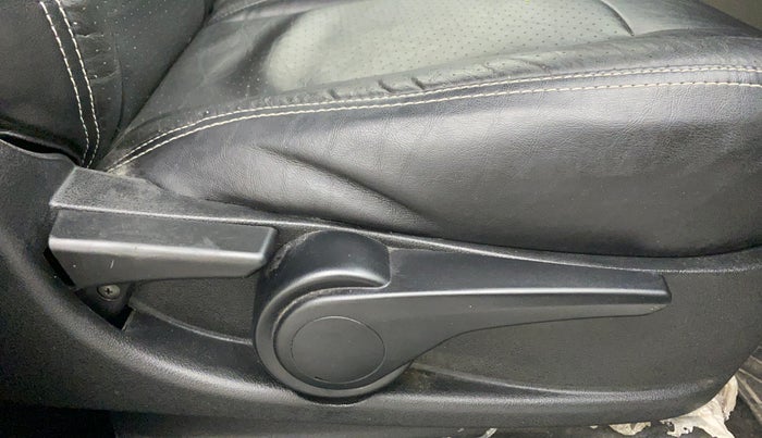 2017 Tata Tiago XZA PETROL, Petrol, Automatic, 82,422 km, Driver Side Adjustment Panel
