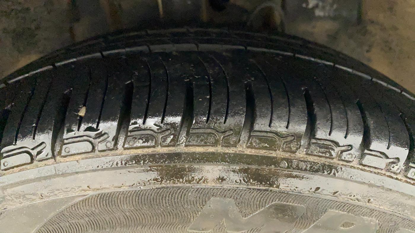 2017 Tata Tiago XZA PETROL, Petrol, Automatic, 82,422 km, Right Front Tyre Tread