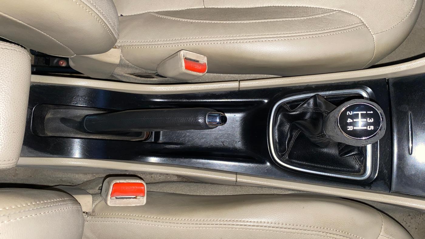 2015 Maruti Ciaz ZXI+, Petrol, Manual, 53,318 km, Gear Lever