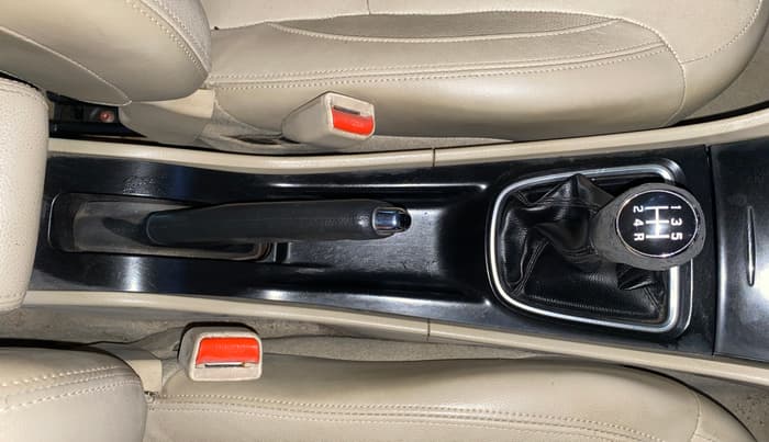 2015 Maruti Ciaz ZXI+, Petrol, Manual, 53,318 km, Gear Lever
