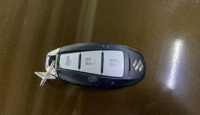 2015 Maruti Ciaz ZXI+, Petrol, Manual, 53,318 km, Key Close Up