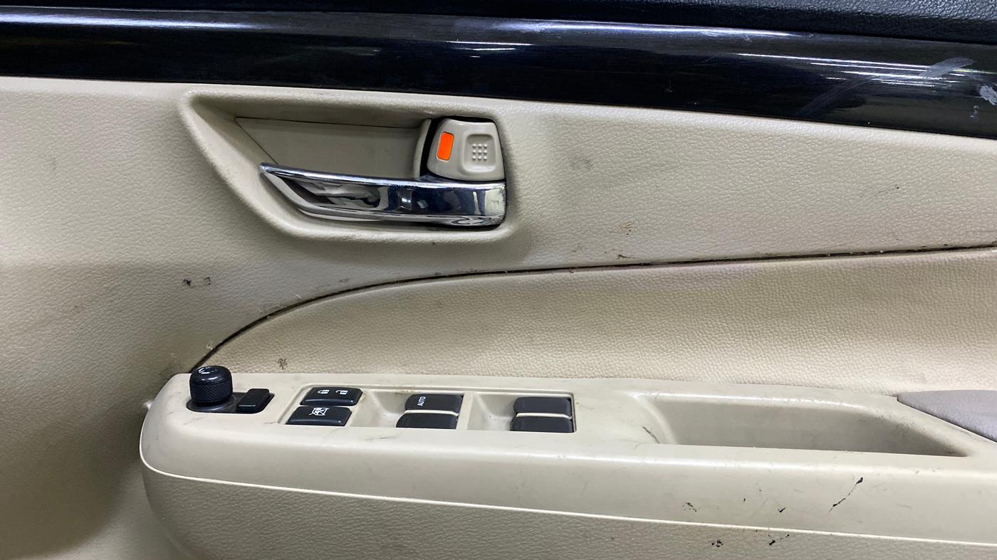 2015 Maruti Ciaz ZXI+, Petrol, Manual, 53,318 km, Driver Side Door Panels Control