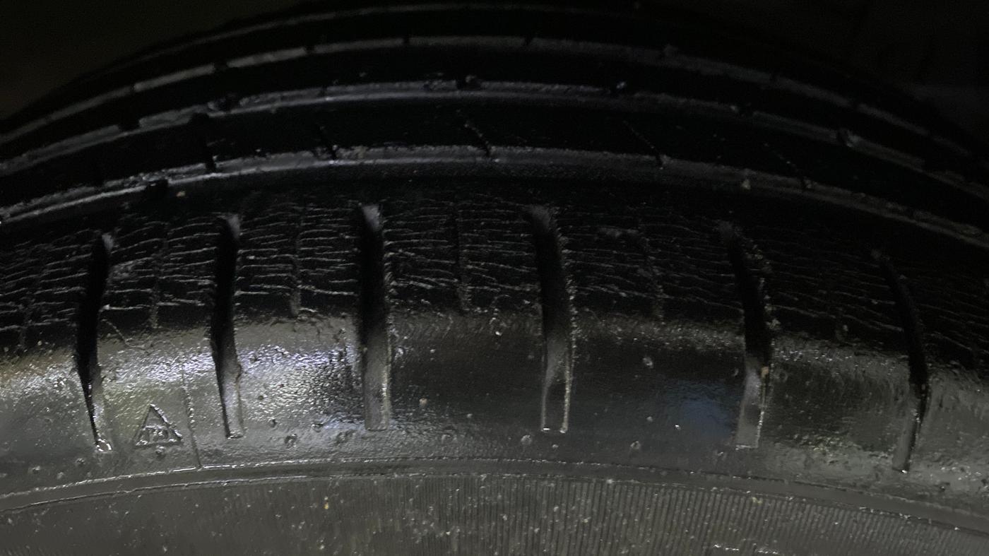 2015 Maruti Ciaz ZXI+, Petrol, Manual, 53,318 km, Right Front Tyre Tread