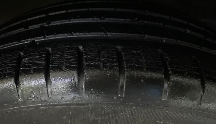 2015 Maruti Ciaz ZXI+, Petrol, Manual, 53,318 km, Right Front Tyre Tread