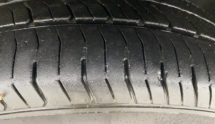 2014 Fiat Grand Punto Active Multijet 1.3, Diesel, Manual, 69,032 km, Left Front Tyre Tread