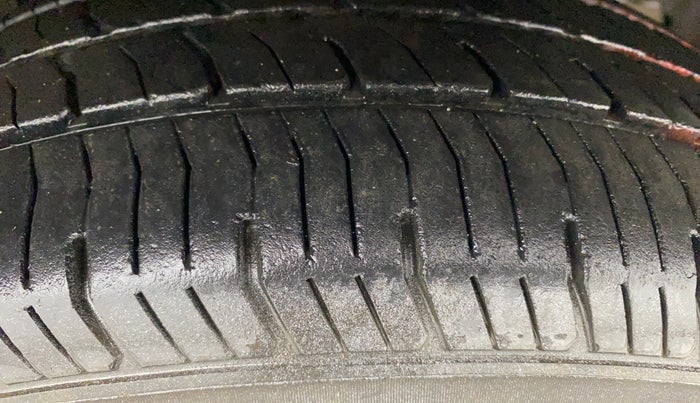 2014 Fiat Grand Punto Active Multijet 1.3, Diesel, Manual, 69,032 km, Right Front Tyre Tread