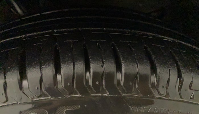 2018 Maruti Dzire ZDI, Diesel, Manual, 74,013 km, Left Front Tyre Tread