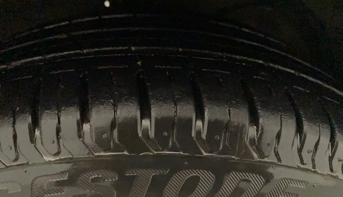 2018 Maruti Dzire ZDI, Diesel, Manual, 74,013 km, Right Front Tyre Tread