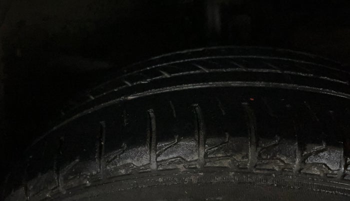 2019 Maruti Baleno ZETA PETROL 1.2, CNG, Manual, 75,001 km, Right Front Tyre Tread