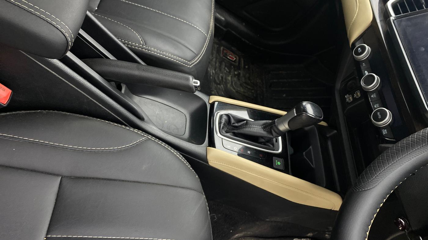 2021 Honda City 1.5L I-VTEC ZX CVT, CNG, Automatic, 77,448 km, Gear Lever