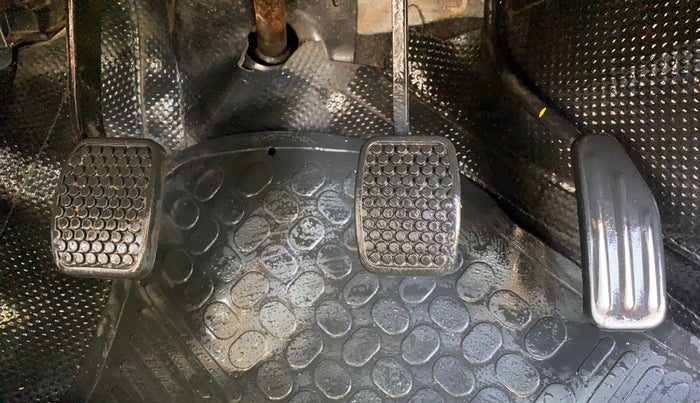 2016 Maruti Alto 800 LXI, Petrol, Manual, 1,28,317 km, Pedals