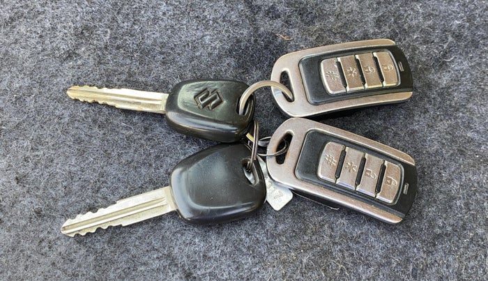 2016 Maruti Alto 800 LXI, Petrol, Manual, 1,28,317 km, Key Close Up