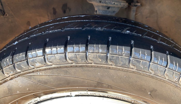 2016 Maruti Alto 800 LXI, Petrol, Manual, 1,28,317 km, Left Front Tyre Tread