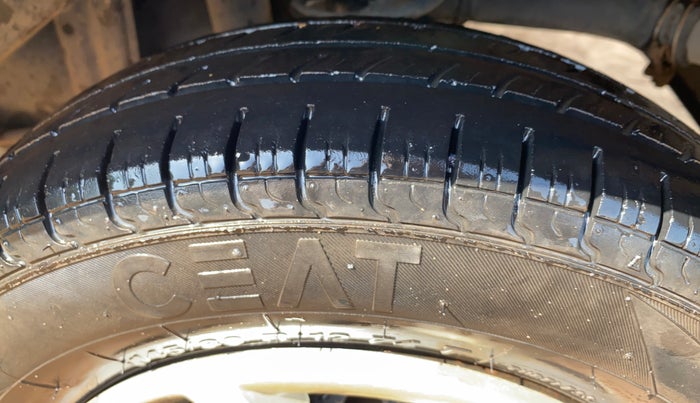 2016 Maruti Alto 800 LXI, Petrol, Manual, 1,28,317 km, Left Rear Tyre Tread