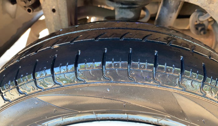 2016 Maruti Alto 800 LXI, Petrol, Manual, 1,28,317 km, Right Rear Tyre Tread