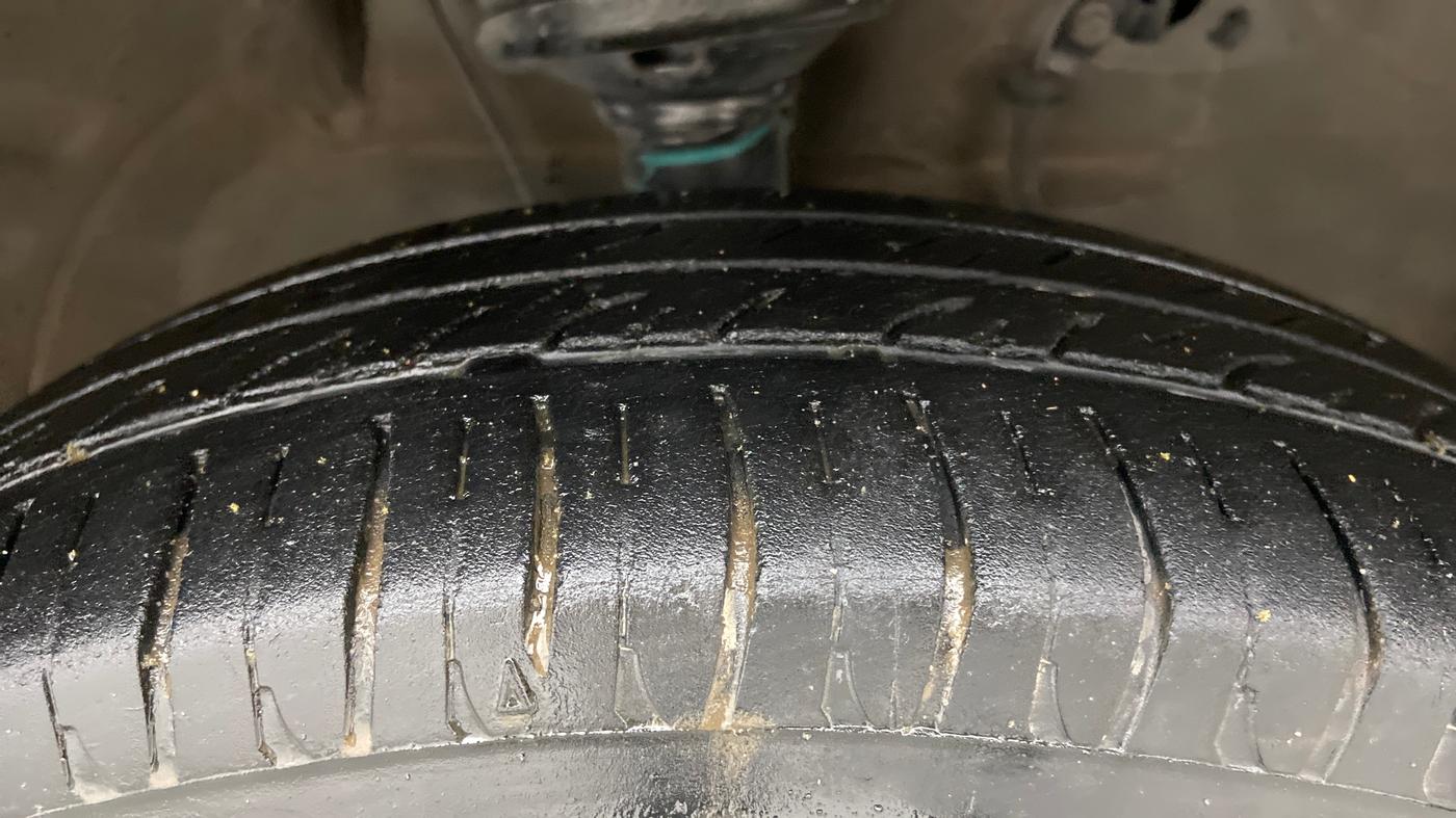 2016 Maruti Wagon R 1.0 VXI OPT, Petrol, Manual, 92,096 km, Right Front Tyre Tread