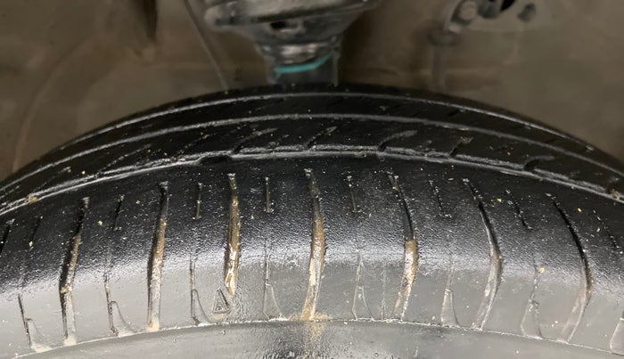 2016 Maruti Wagon R 1.0 VXI OPT, Petrol, Manual, 92,096 km, Right Front Tyre Tread
