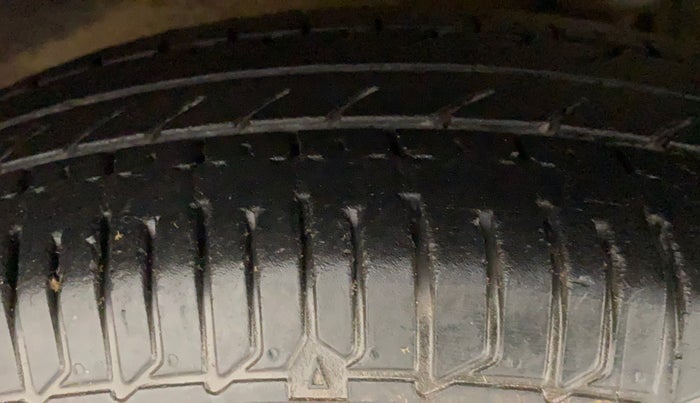 2011 Hyundai i10 SPORTZ 1.2 AT, Petrol, Automatic, 62,021 km, Right Front Tyre Tread