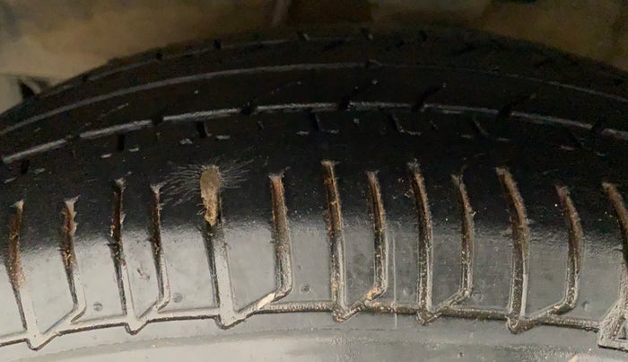 2011 Hyundai i10 SPORTZ 1.2 AT, Petrol, Automatic, 62,021 km, Left Front Tyre Tread