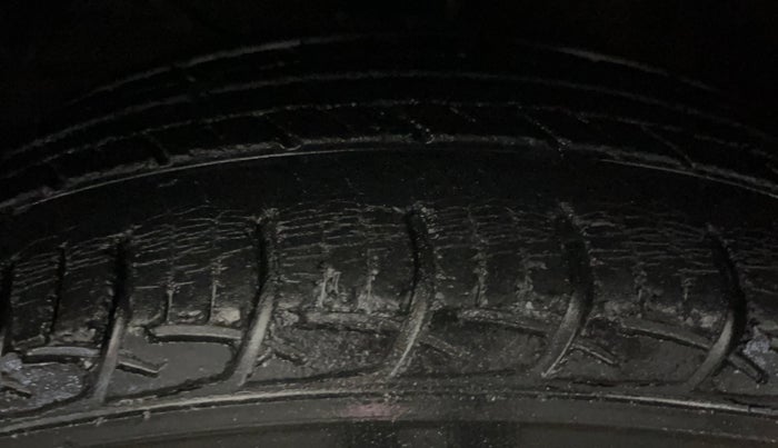 2016 Maruti Baleno DELTA PETROL 1.2, Petrol, Manual, 47,901 km, Left Front Tyre Tread