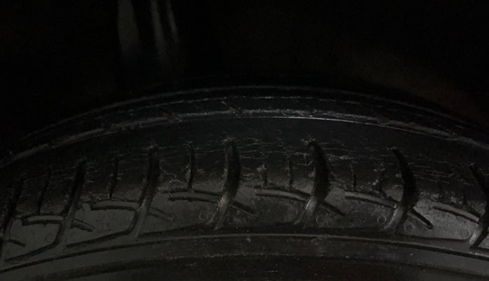 2016 Maruti Baleno DELTA PETROL 1.2, Petrol, Manual, 47,901 km, Right Rear Tyre Tread