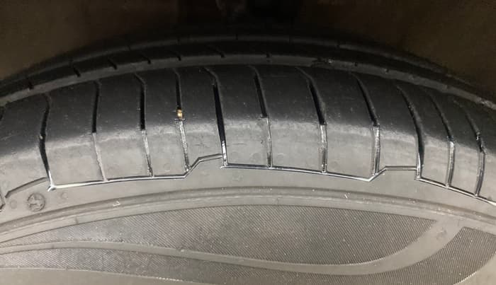 2013 Hyundai i10 SPORTZ 1.2 AT, Petrol, Automatic, 74,443 km, Left Front Tyre Tread