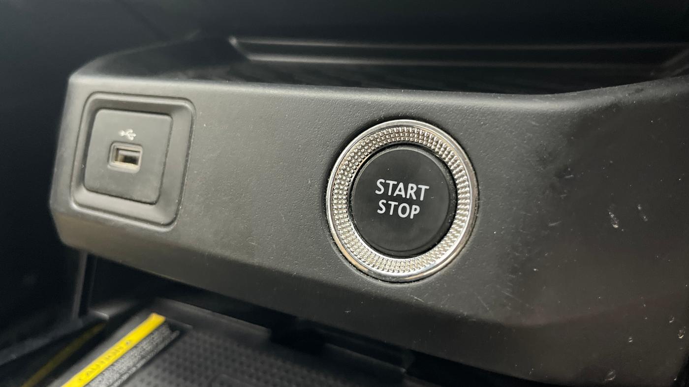 2022 Renault Kiger RXZ AMT DUAL TONE, Petrol, Automatic, 28,623 km, Keyless Start/ Stop Button
