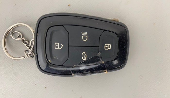 2022 Tata PUNCH ACCOMPLISHED MT, Petrol, Manual, 50,096 km, Key Close Up